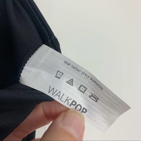 NWT Adore Me Walk Pop Cora Cozy Lip Print 7/8 Leggings Size Large - Picture 9 of 11